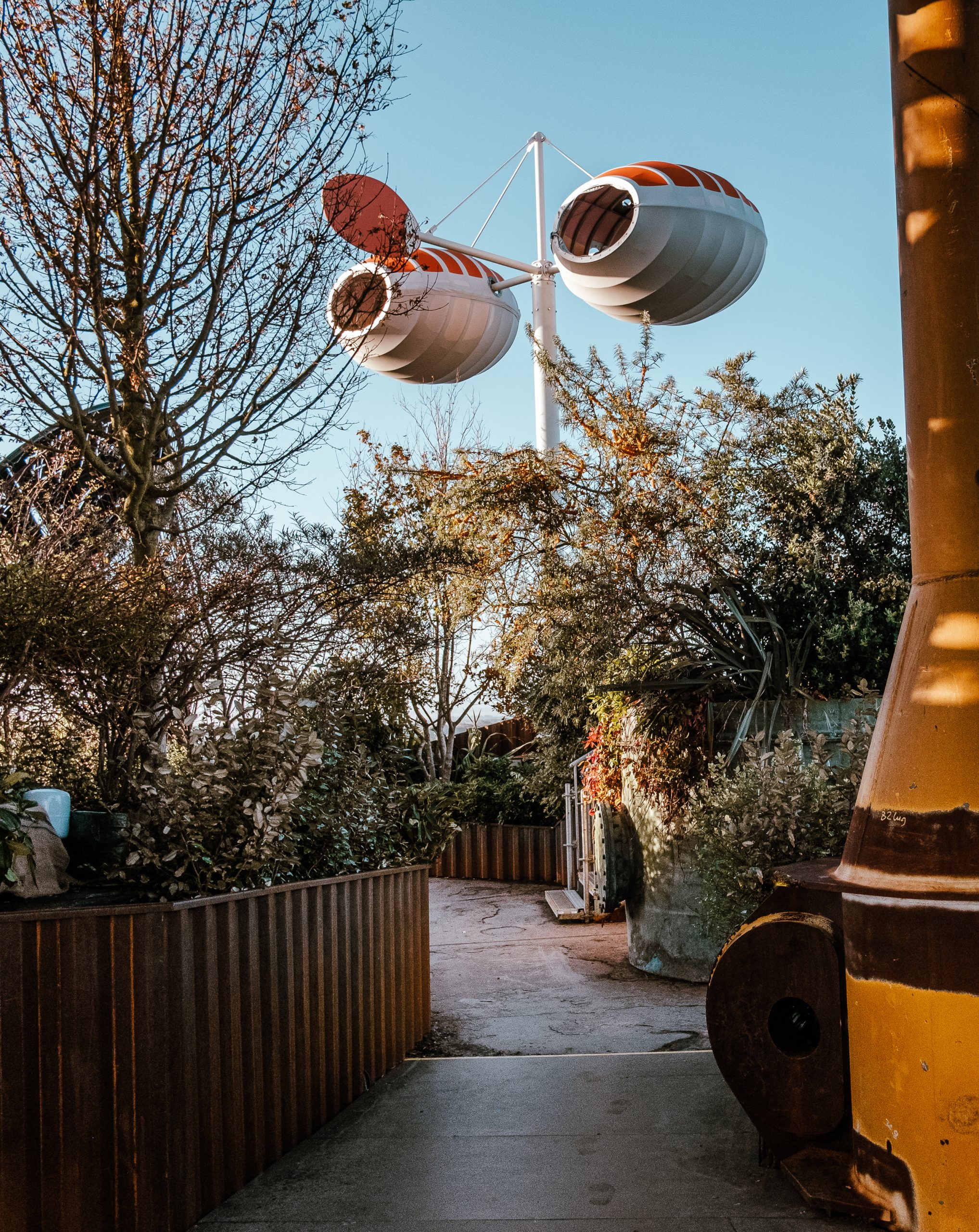 WindNest by Trevor Lee incorporates compact acceleration wind turbines and thin film solar
to generate an annual capacity of 30 MWh.
The submission to the Land Art Generator Initiative 2010 design competition for Abu Dhabi (LAGI 2010) was
re-imagined and constructed full-scale for SEE MONSTER, a part of the UNBOXED UK Festival in 2022.