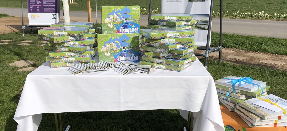 kleingarten-lagi2022 A display of LAGI boardgames and books at the LAGI 2022 Mannheim exhibition within BUGA 23. April 2023, Mannheim Germany